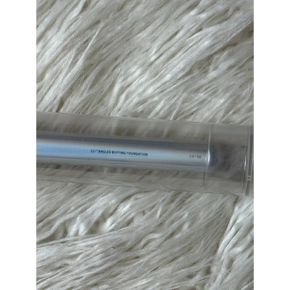 It Cosmetics Heavenly Luxe Angled Buffing Foundation Brush C6156